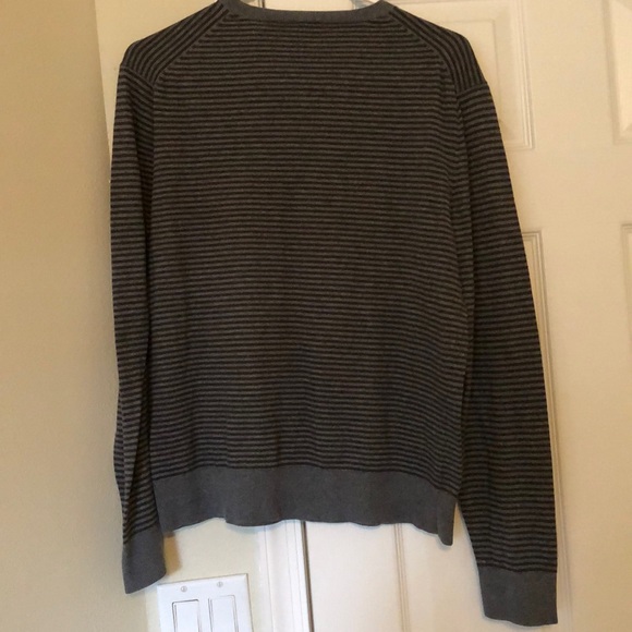 FINAL SALE Gap grey sweater - Picture 3 of 3